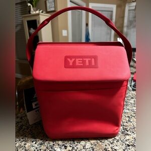 NWT YETI Daytrip 6L Insulated Lunch Bag in Rescue Red